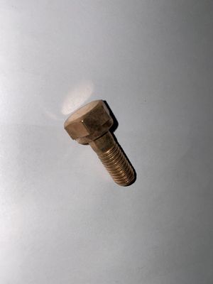 190シリーズ 12V. 03.53B エンジンの部品 シリンダーヘッド 排気口スクリュー 標準部品