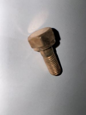 190シリーズ 12V. 03.53B エンジンの部品 シリンダーヘッド 排気口スクリュー 標準部品