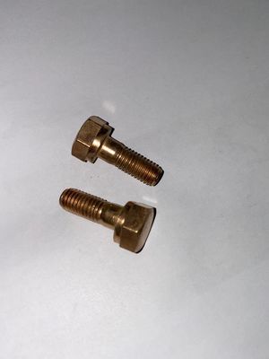 190シリーズ 12V. 03.53B エンジンの部品 シリンダーヘッド 排気口スクリュー 標準部品