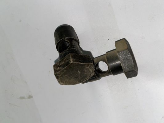 190 掘削エンジン12V. 19.23b 鉄エンジンの部品 標準部品のためのパイプジョイントスクリュー