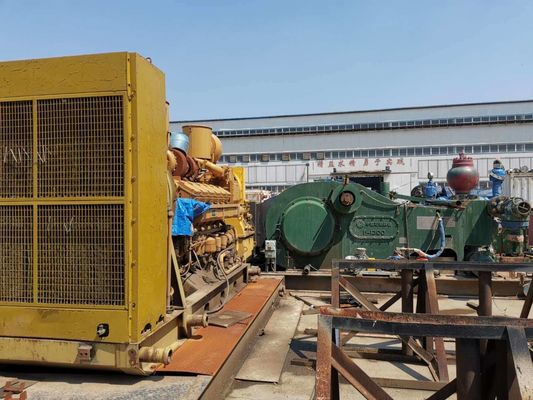 石油鉱山での掘削作業のためのCE11000型掘削エンジンと泥ポンプ